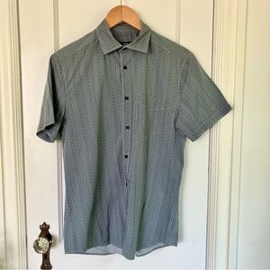 Z Zegna short sleeve button down shirt. Excellent condition. Drop 8 Fit